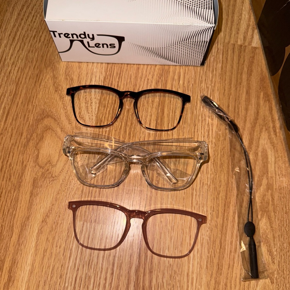 Trendy Lens, with pink and tortoise frames